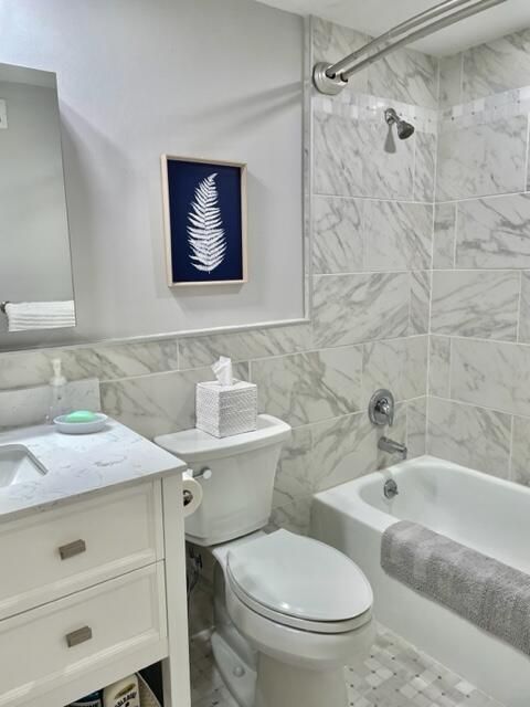 For Sale: $449,000 (2 beds, 2 baths, 946 Square Feet)