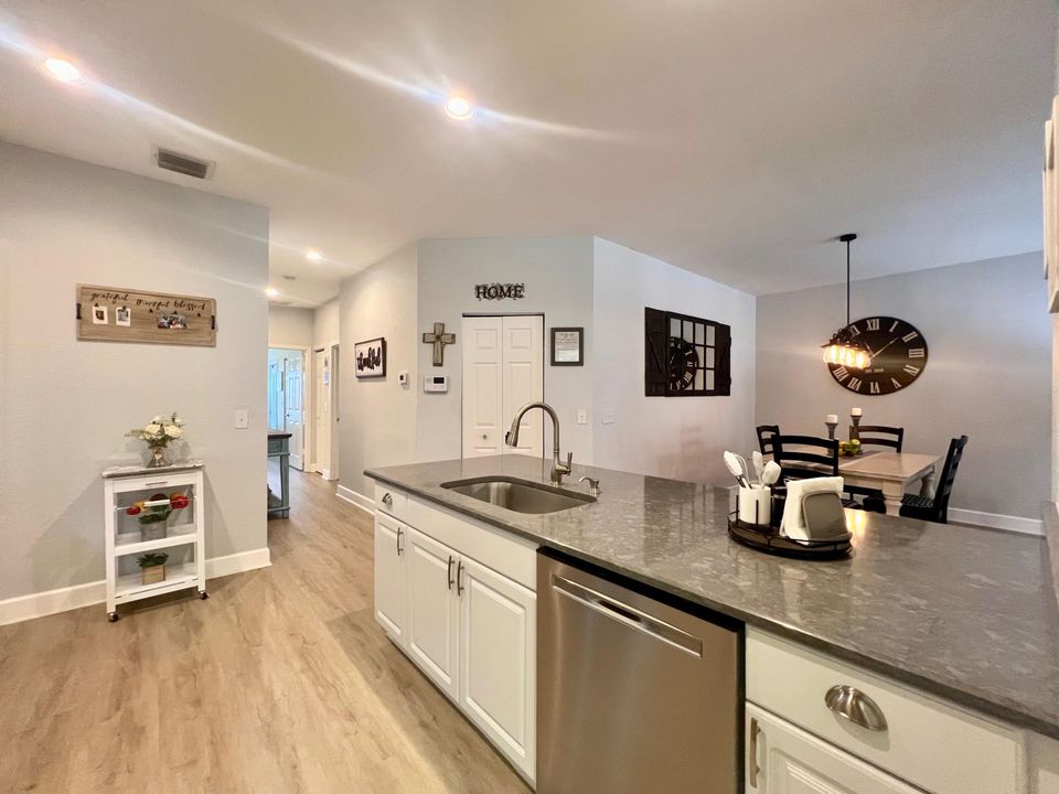 For Sale: $349,900 (2 beds, 2 baths, 1330 Square Feet)