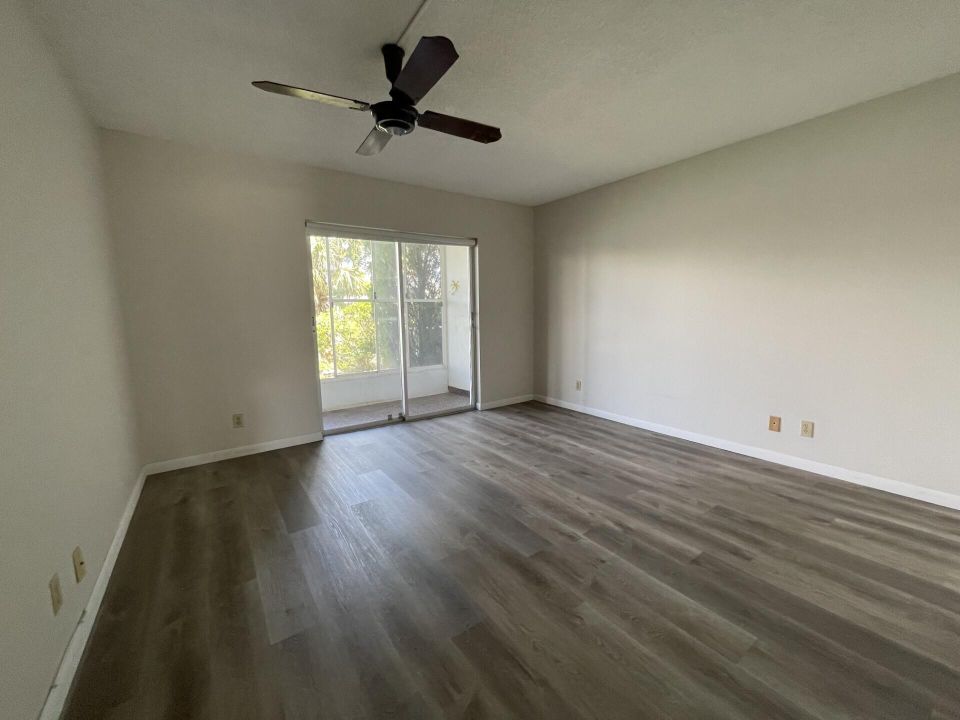 For Rent: $1,700 (2 beds, 2 baths, 874 Square Feet)