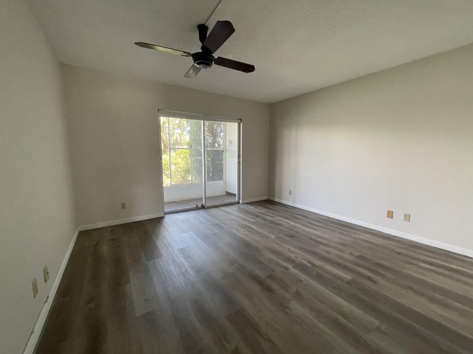 For Rent: $1,700 (2 beds, 2 baths, 874 Square Feet)