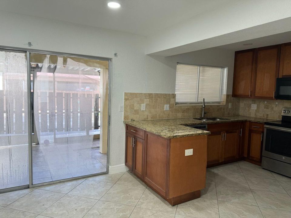 For Rent: $2,650 (3 beds, 1 baths, 1062 Square Feet)