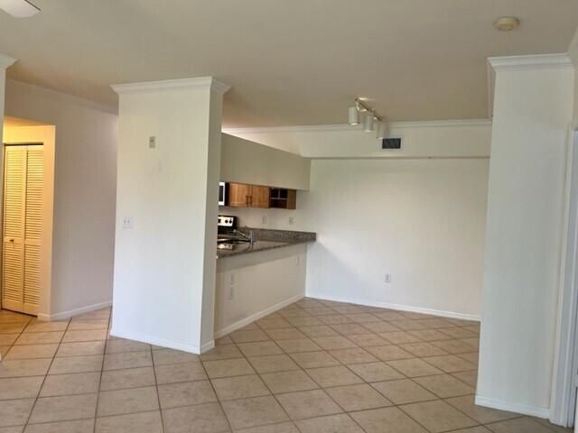 For Rent: $2,150 (2 beds, 2 baths, 1071 Square Feet)