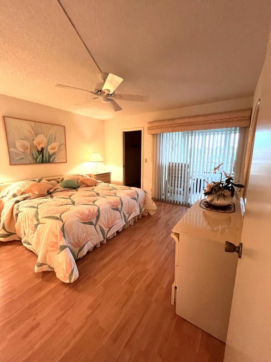 For Sale: $265,000 (2 beds, 2 baths, 1008 Square Feet)