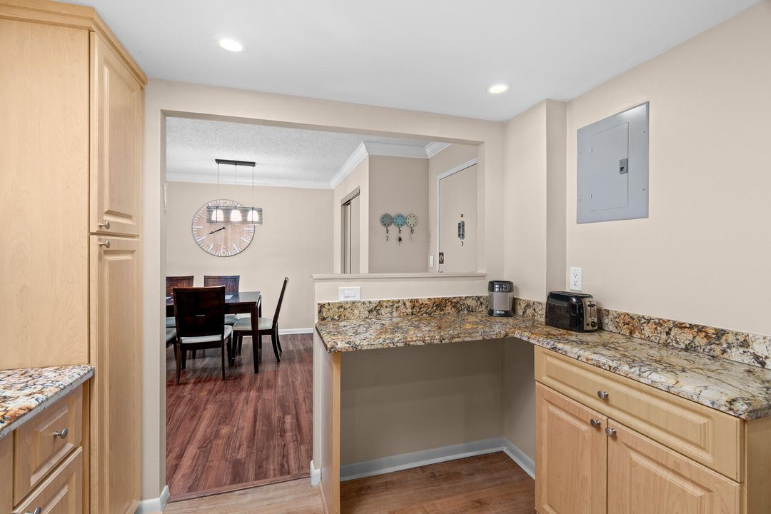 For Sale: $225,000 (2 beds, 2 baths, 1054 Square Feet)