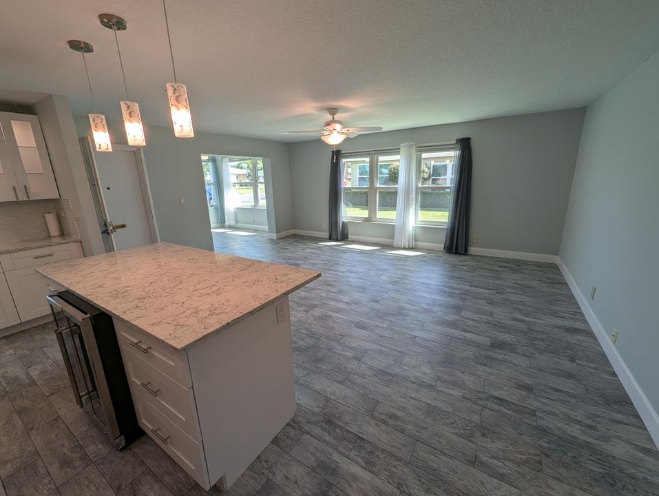 For Rent: $2,150 (2 beds, 2 baths, 1104 Square Feet)