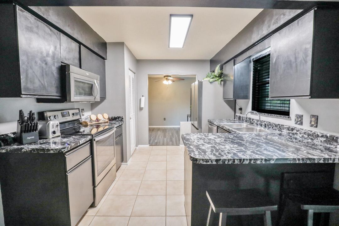 Active With Contract: $270,000 (2 beds, 2 baths, 1188 Square Feet)