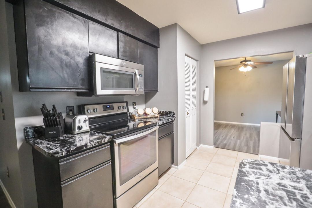 Active With Contract: $270,000 (2 beds, 2 baths, 1188 Square Feet)