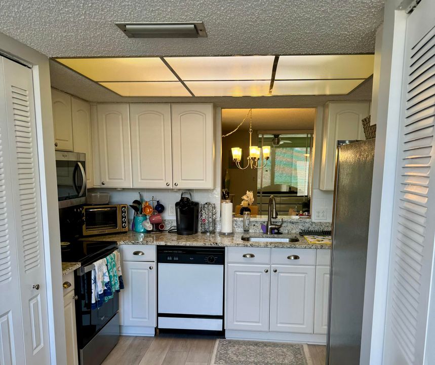 For Rent: $2,100 (2 beds, 2 baths, 1005 Square Feet)