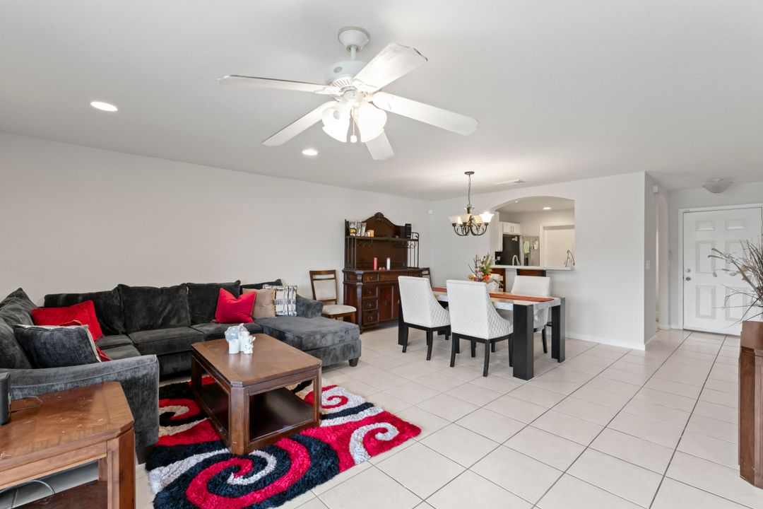 For Sale: $400,000 (3 beds, 2 baths, 1560 Square Feet)