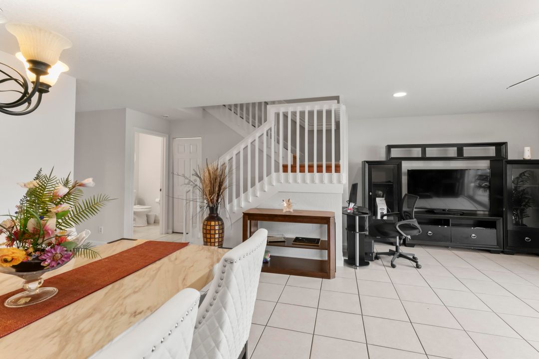 For Sale: $400,000 (3 beds, 2 baths, 1560 Square Feet)