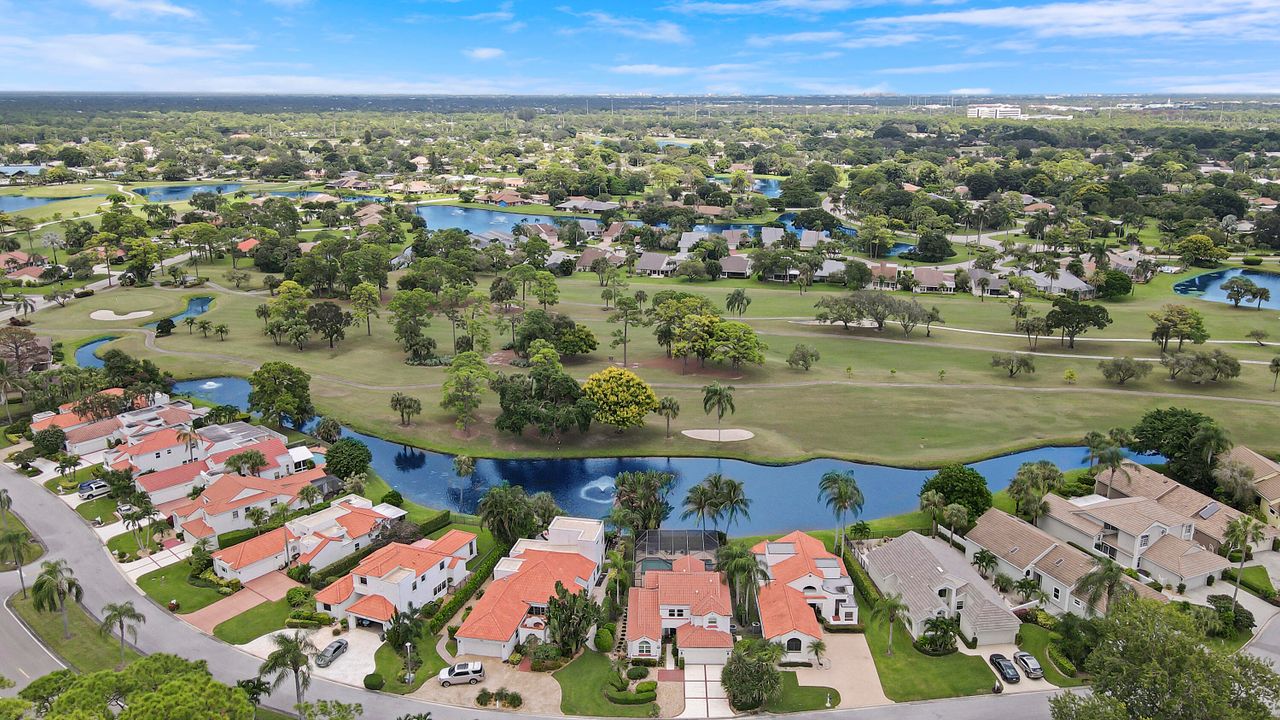 For Sale: $999,999 (4 beds, 2 baths, 2423 Square Feet)