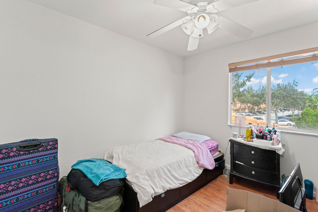 For Sale: $400,000 (3 beds, 2 baths, 1560 Square Feet)