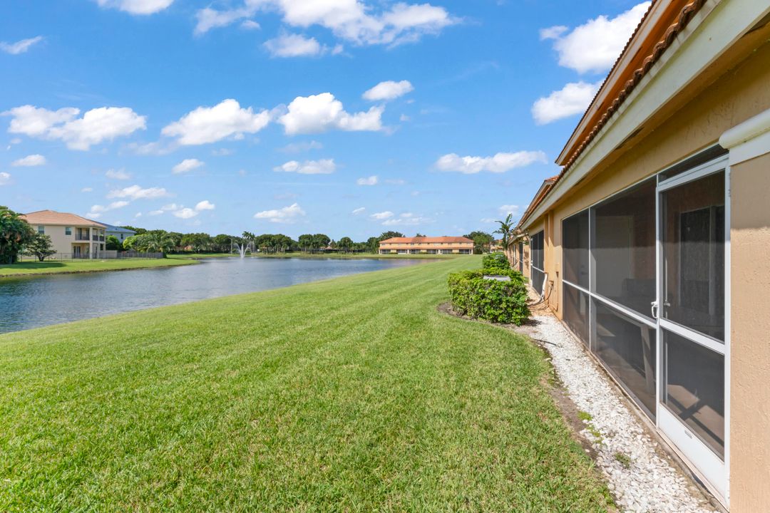 For Sale: $400,000 (3 beds, 2 baths, 1560 Square Feet)