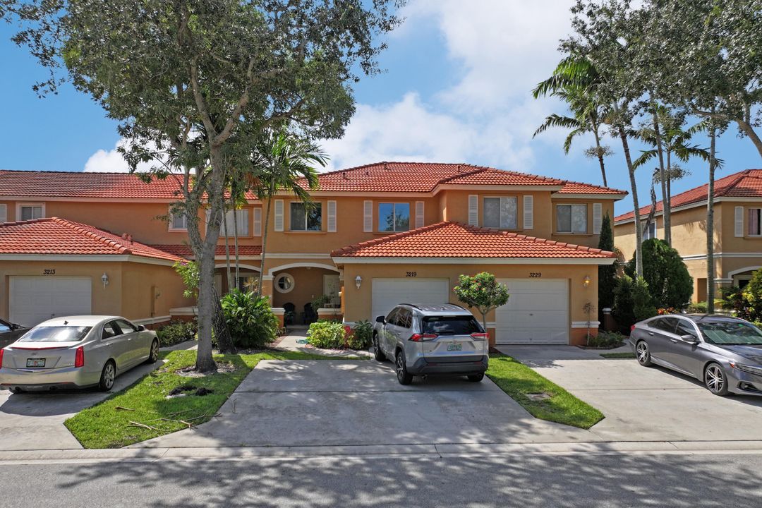 For Sale: $400,000 (3 beds, 2 baths, 1560 Square Feet)