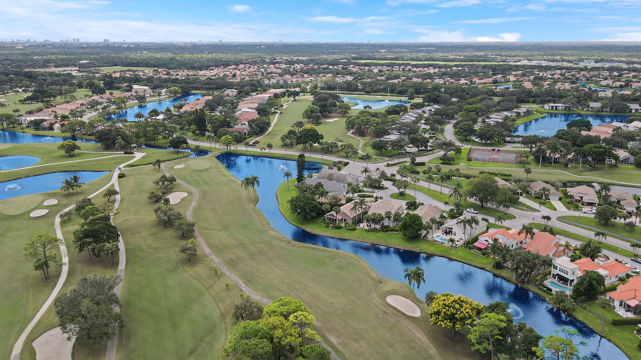 For Sale: $999,999 (4 beds, 2 baths, 2423 Square Feet)