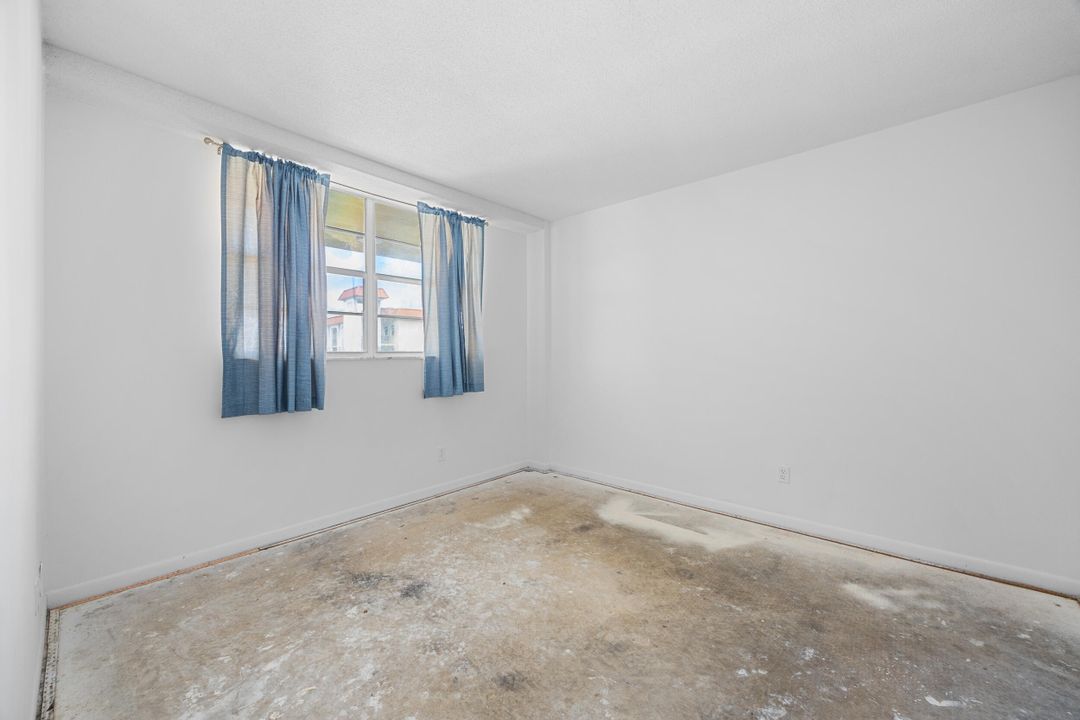 For Sale: $275,000 (2 beds, 2 baths, 1079 Square Feet)