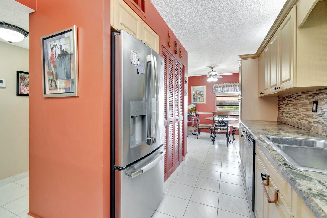 For Sale: $224,999 (2 beds, 2 baths, 1350 Square Feet)