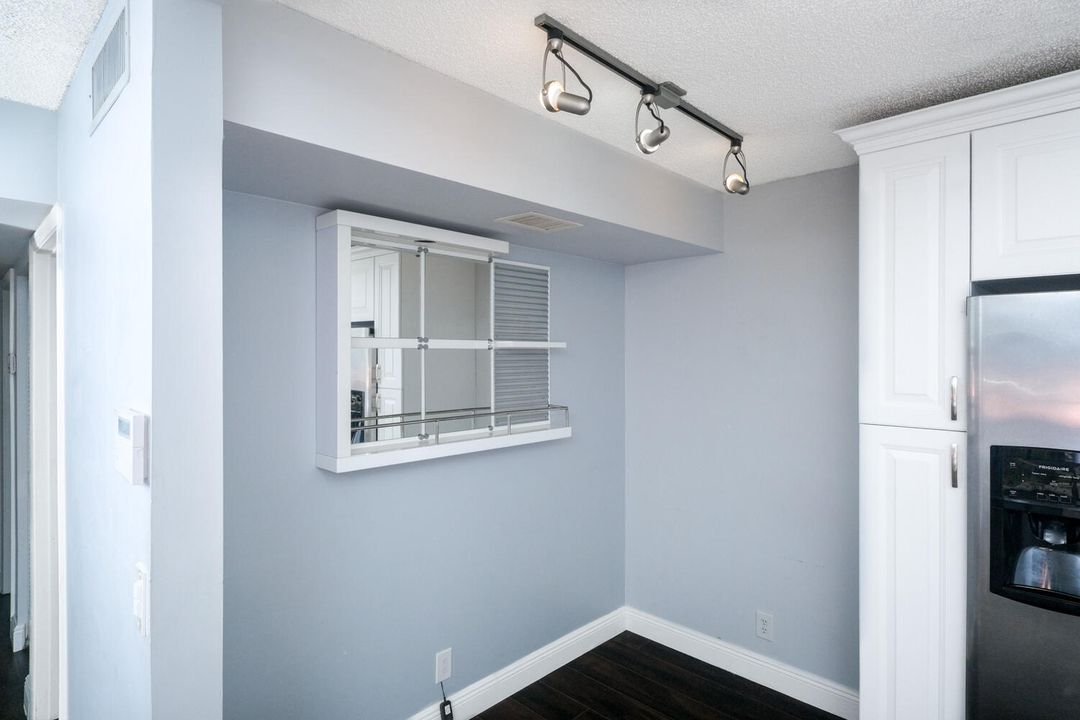 For Rent: $2,100 (2 beds, 2 baths, 1111 Square Feet)