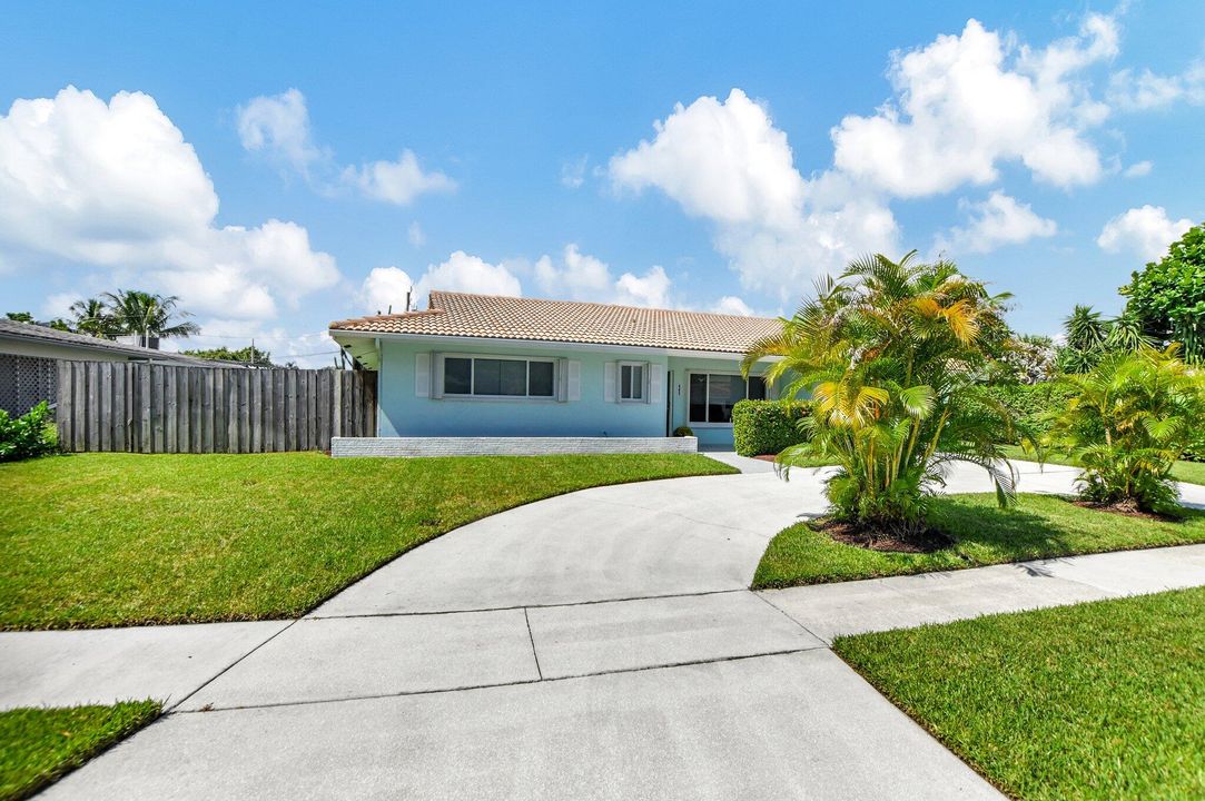 For Sale: $675,000 (3 beds, 2 baths, 1708 Square Feet)