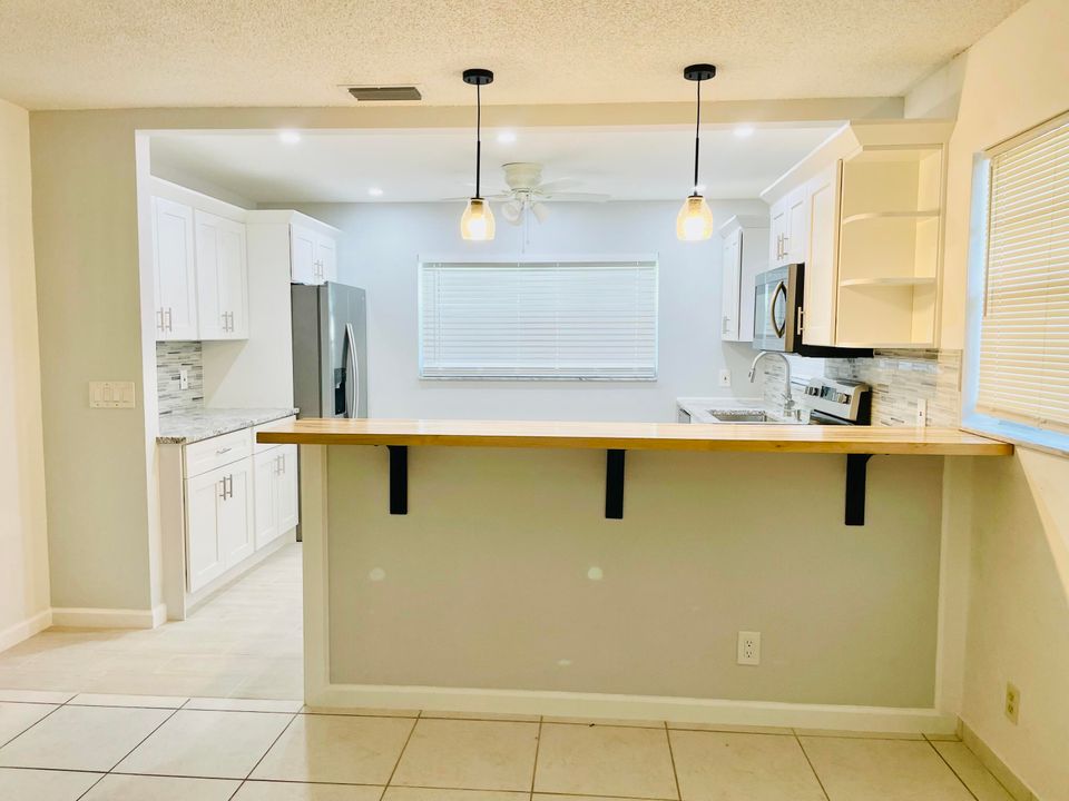 For Rent: $2,200 (2 beds, 2 baths, 1150 Square Feet)