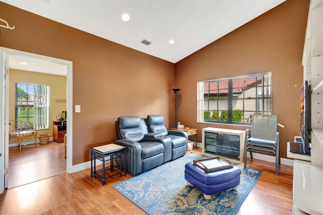 For Sale: $389,900 (3 beds, 2 baths, 1428 Square Feet)