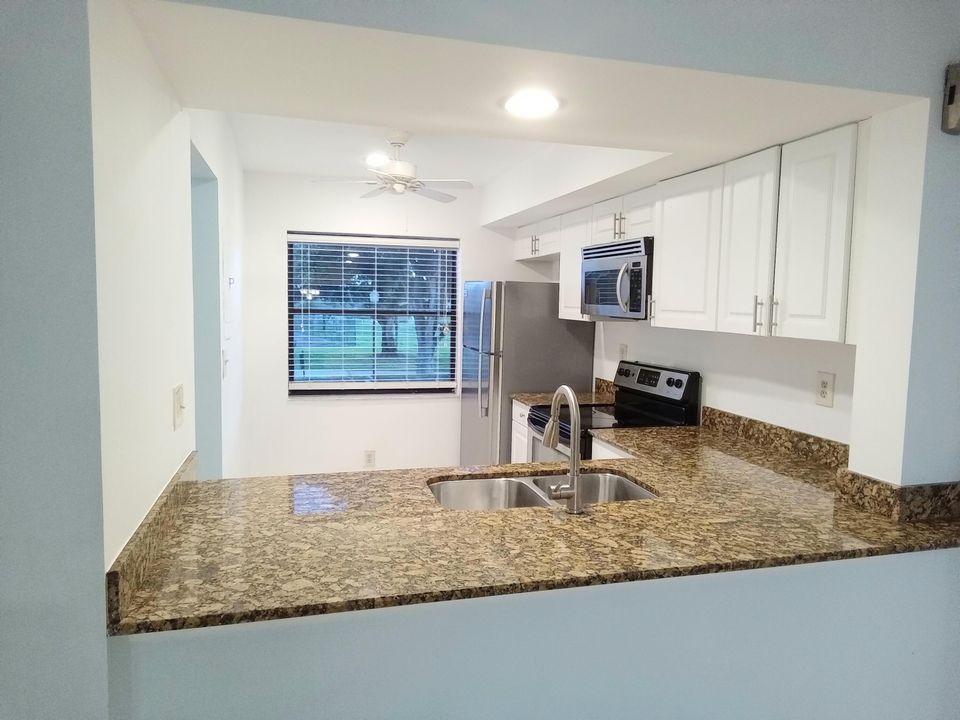 For Sale: $230,000 (2 beds, 2 baths, 1000 Square Feet)