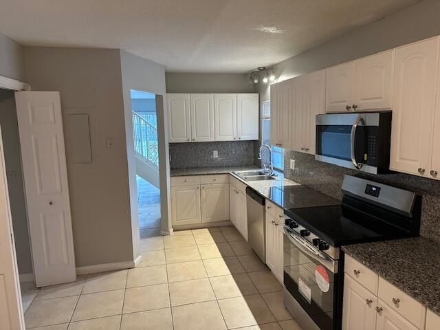 For Sale: $335,900 (3 beds, 2 baths, 1848 Square Feet)