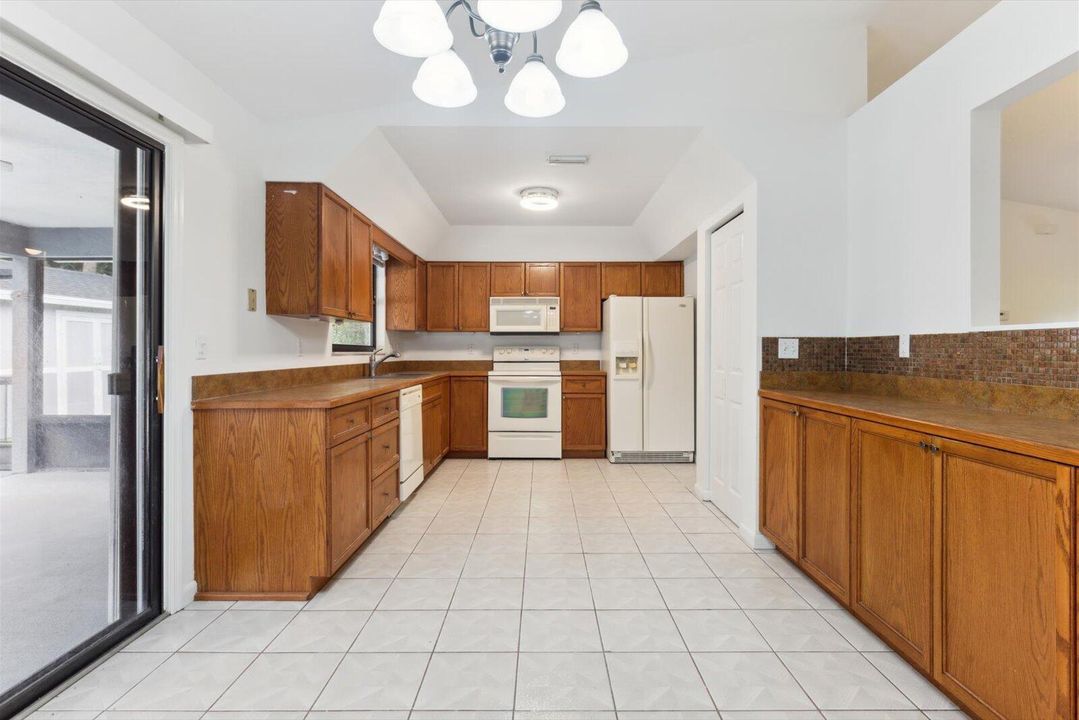 For Sale: $340,000 (3 beds, 2 baths, 1402 Square Feet)