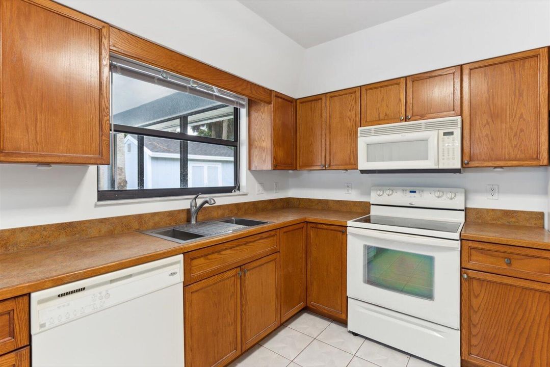 For Sale: $340,000 (3 beds, 2 baths, 1402 Square Feet)