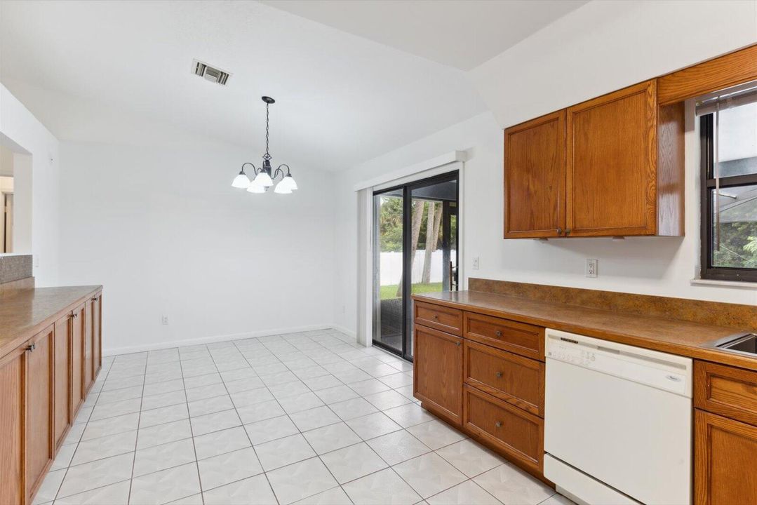 For Sale: $340,000 (3 beds, 2 baths, 1402 Square Feet)