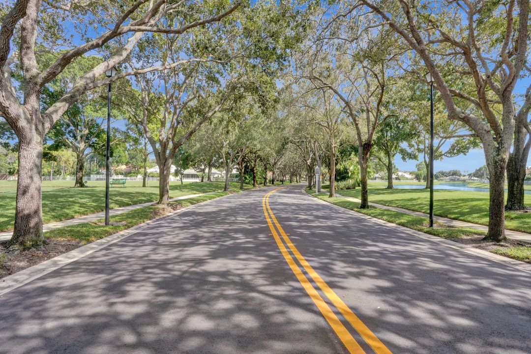 For Sale: $850,000 (3 beds, 2 baths, 1975 Square Feet)