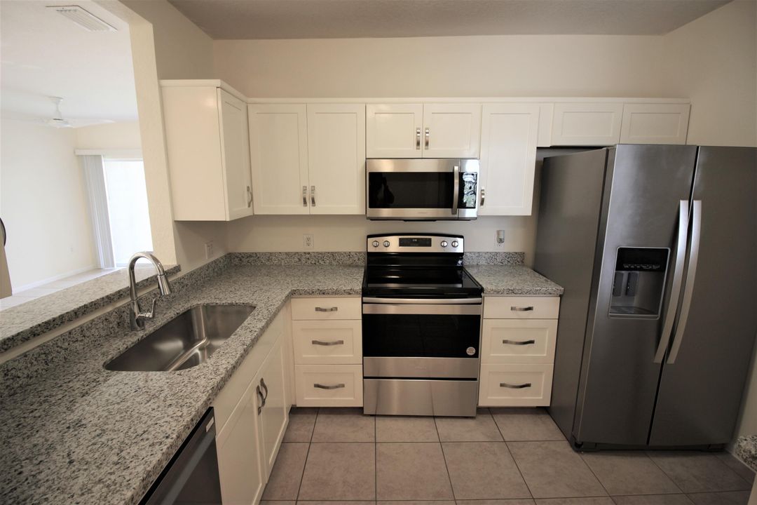 For Rent: $2,250 (3 beds, 2 baths, 999 Square Feet)