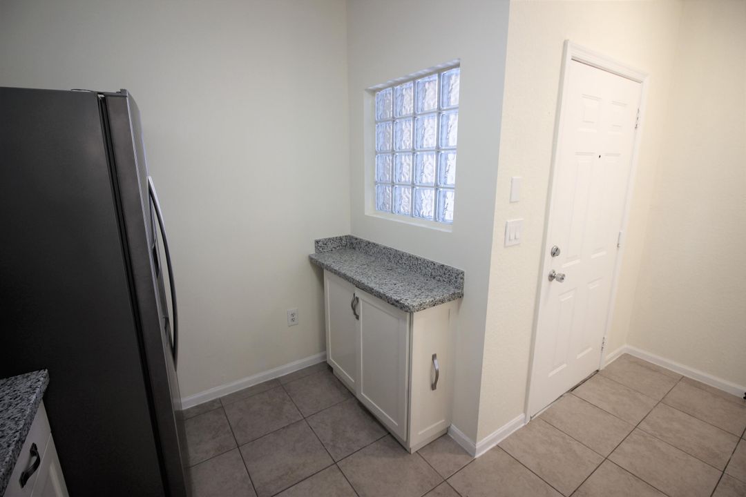 For Rent: $2,250 (3 beds, 2 baths, 999 Square Feet)