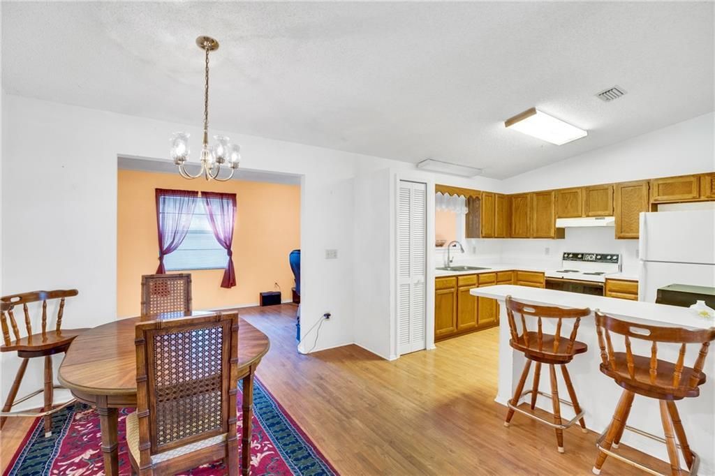 For Sale: $314,000 (2 beds, 2 baths, 1316 Square Feet)