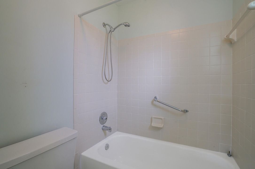 For Sale: $209,000 (2 beds, 2 baths, 1029 Square Feet)