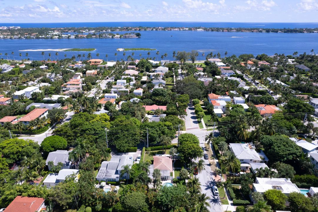 For Sale: $2,495,000 (3 beds, 2 baths, 1422 Square Feet)