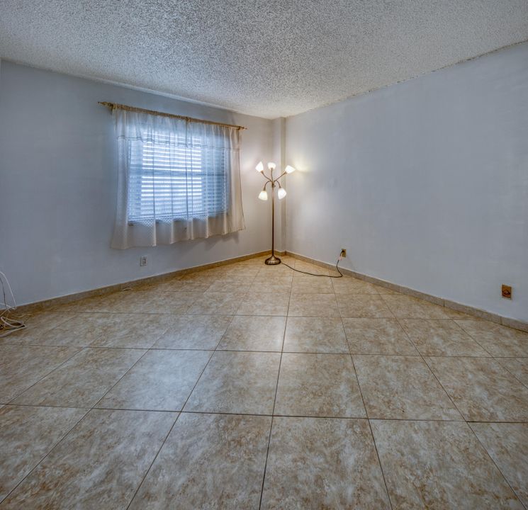 For Rent: $2,800 (2 beds, 2 baths, 1013 Square Feet)