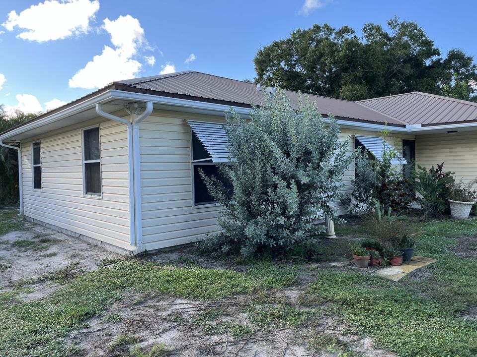 For Sale: $240,000 (3 beds, 2 baths, 1096 Square Feet)