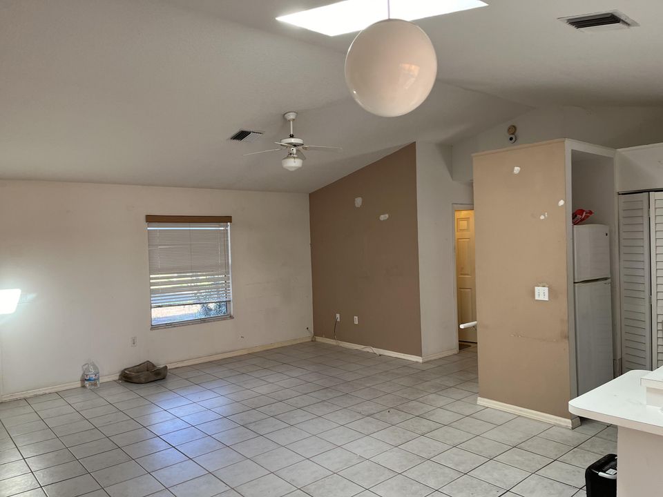 For Sale: $240,000 (3 beds, 2 baths, 1096 Square Feet)