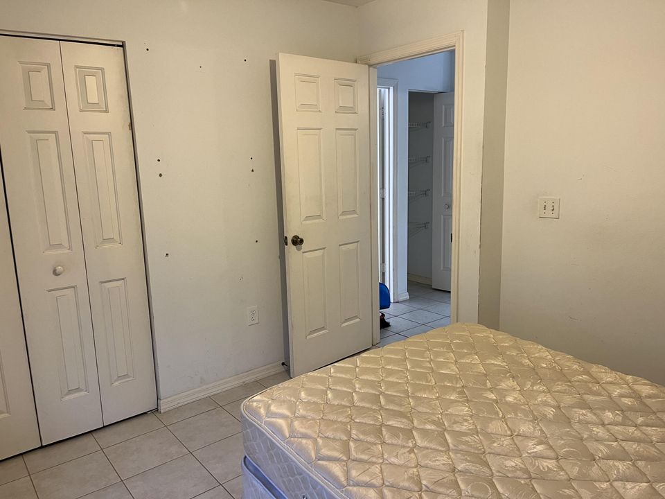 For Sale: $240,000 (3 beds, 2 baths, 1096 Square Feet)