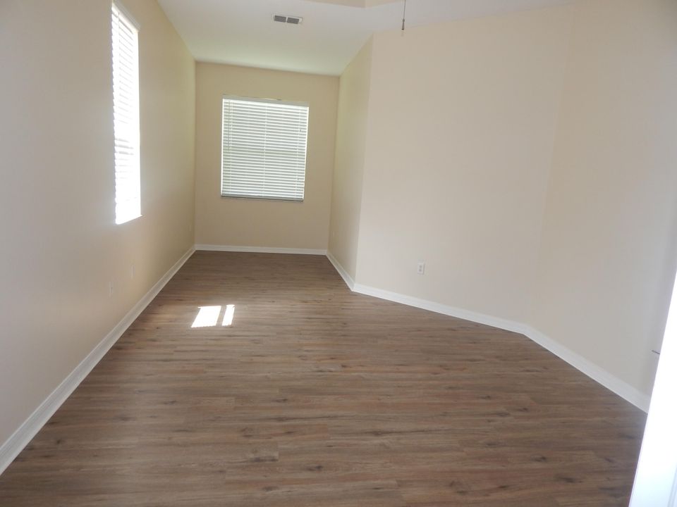 For Rent: $2,500 (3 beds, 2 baths, 1418 Square Feet)