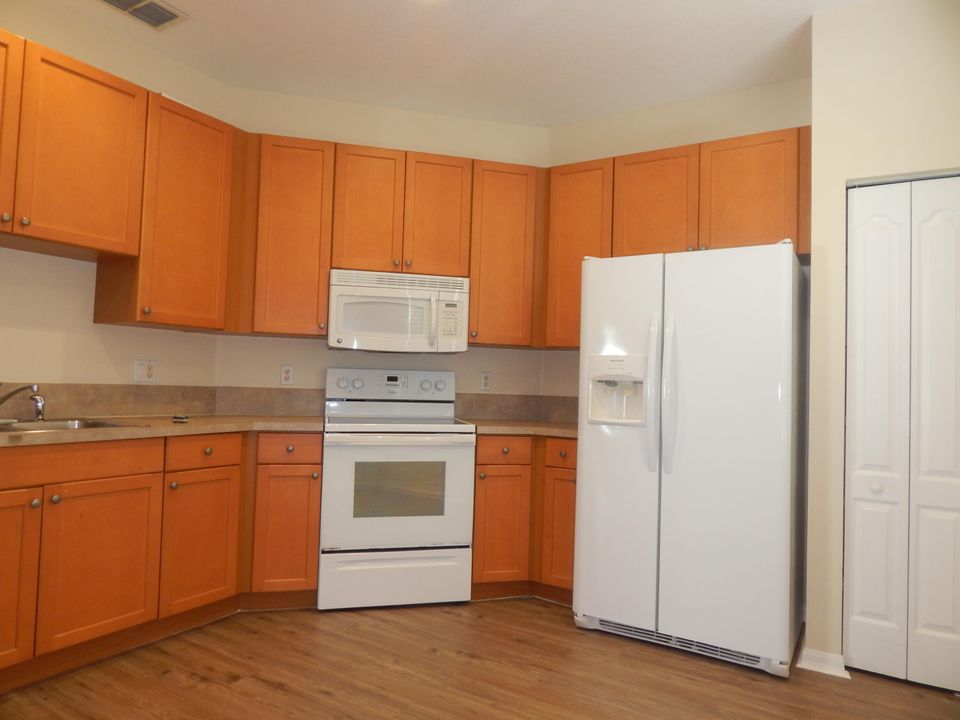 For Rent: $2,500 (3 beds, 2 baths, 1418 Square Feet)