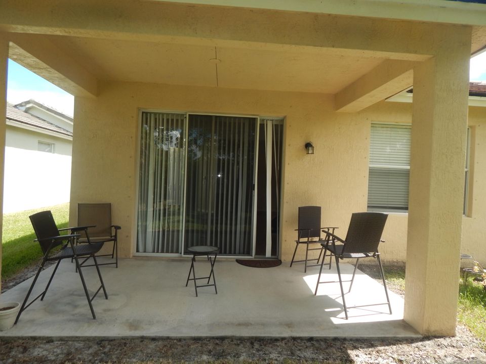 For Rent: $2,500 (3 beds, 2 baths, 1418 Square Feet)