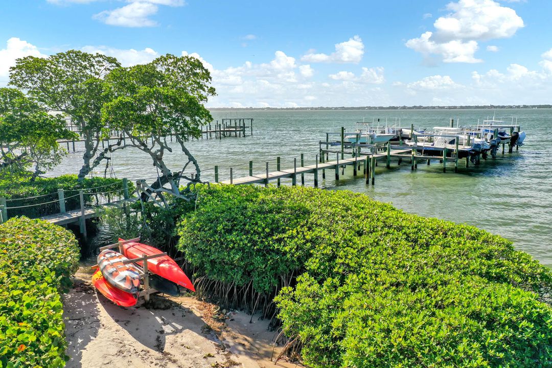 For Sale: $840,000 (3 beds, 2 baths, 2020 Square Feet)