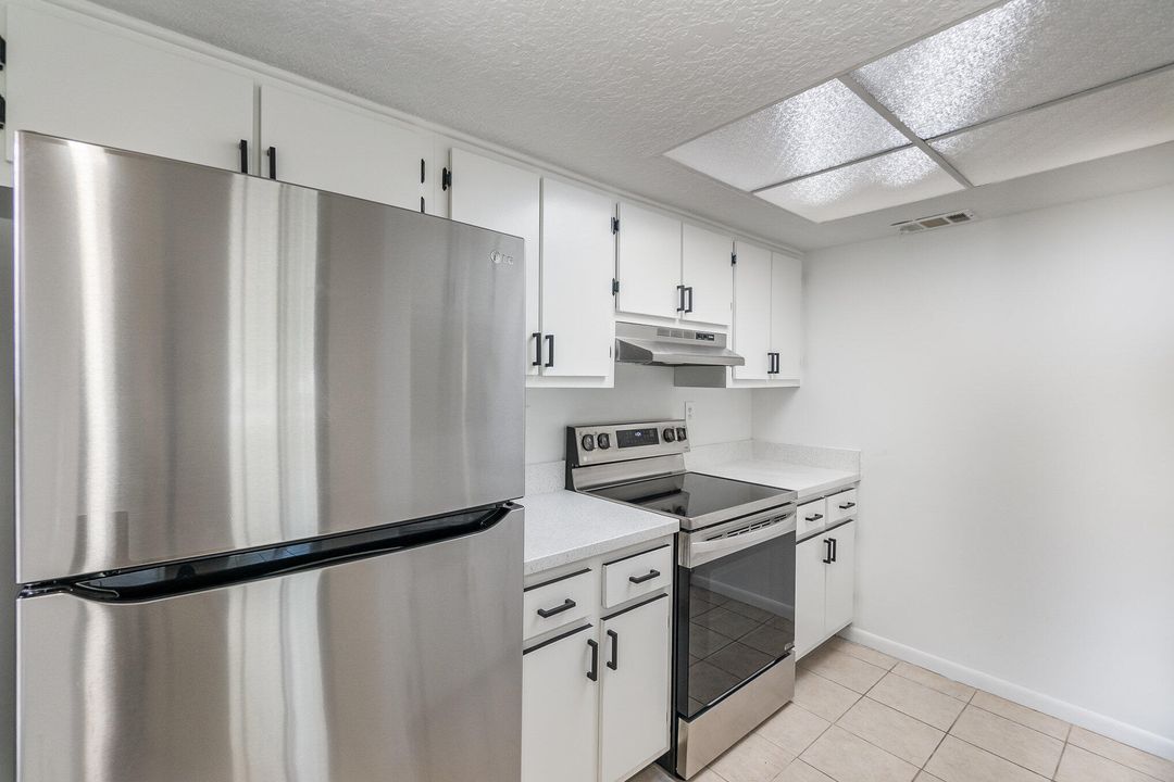 For Sale: $185,000 (3 beds, 2 baths, 914 Square Feet)