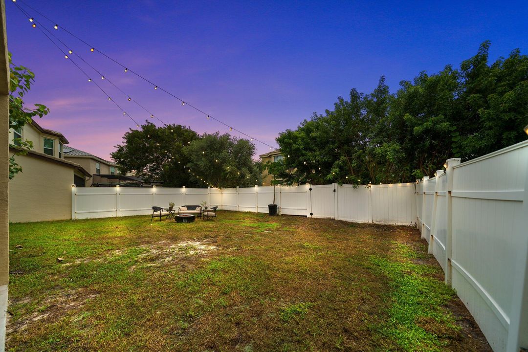 For Sale: $655,000 (5 beds, 2 baths, 2888 Square Feet)