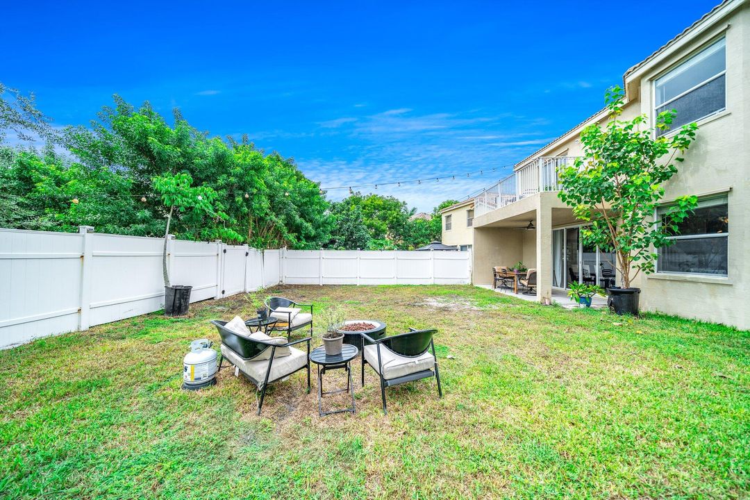 For Sale: $655,000 (5 beds, 2 baths, 2888 Square Feet)