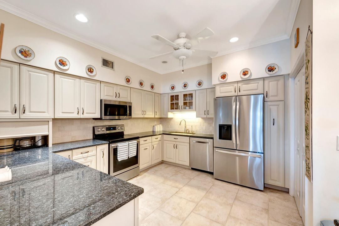 For Sale: $399,900 (2 beds, 2 baths, 1486 Square Feet)