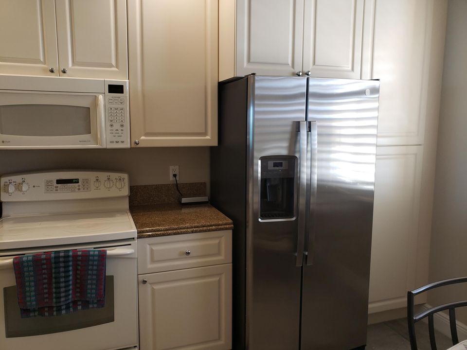 Active With Contract: $2,500 (2 beds, 2 baths, 1989 Square Feet)