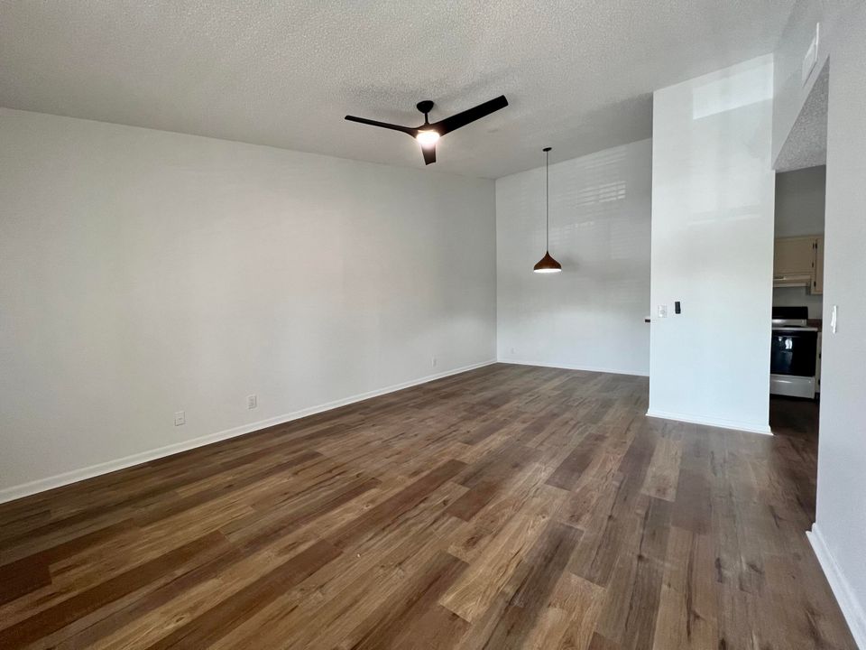 For Rent: $2,500 (2 beds, 2 baths, 980 Square Feet)